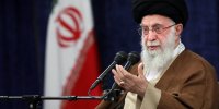 خاطره شنیدنی رهبر انقلاب؛ آنقدر برای پدرم کتاب می‌خواندم که سرم گیج می‌رفت + فیلم | هیچوقت خوابیدن آقا را ندیدیم...