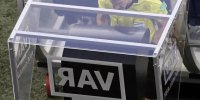 فوتبال ایران از انگلیس جلو زد! | VAR جذابیت فوتبال را کم می‌کند!