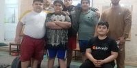 نابغه وزنه‌برداری جهان یک کودک لرستانی است | قویترین مردان از قدرت این کودک ایرانی در حیرت هستند | مهار وزنه ۱۳۰ کیلوگرمی در ۸ سالگی! + ویدئو