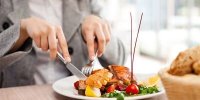 اگر سریع غذا می‌خورید، این مطلب را حتما بخوانید