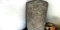 قبرستانی در ایران که هیچ مُرده‌ای در آن نیست | راز سنگ قبرهای مجاور جاده چیست؟