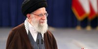 ببینید | تصاویری از فرزند شهید آقابابایی در آغوش رهبر انقلاب