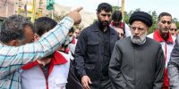 ببینید | تصاویری متفاوت از ابراهیم رئیسی در میان سیل‌زدگان سیستان و بلوچستان