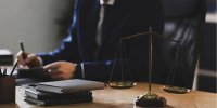 ببینید | لحظه حمله وحشیانه با قمه به یک وکیل دادگستری در سعادت آباد تهران
