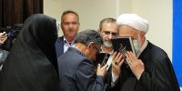 ببینید | لحظه بخشش قاتل توسط خانواده مقتول به عشق امام حسین (ع) در حضور رئیس قوه قضاییه