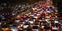 ببینید | تصاویر شوکه‌کننده وسط خیابان؛ زیر گرفتن یک راننده بعد از حمله با شمشیر مقابل چشم مردم!