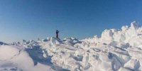 ببینید | عملیاتی نگهداشتن فرودگاه کلاسیک ایسلند در نزدیکی قطب شمال علیرغم بارش سنگین برف