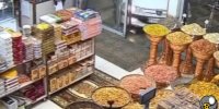 ببینید | ورود راننده زن با پژو به داخل یک شیرینی‌فروشی در رشت