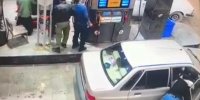 ببینید | لحظه ناباورانه سرقت گوشی در پمپ بنزین