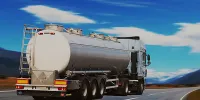 ببینید | لحظه وحشتناک سقوط کامیون نفت‌کش در مسیر بندر خمیر