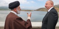 تصاویر | حرکت‌های دست رئیسی مقابل الهام علی‌اف در کنار رودخانه ارس