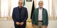عکس | ماجرای تغییر رنگ لباس پزشکیان؛ یک کاپشن با دو رو و دو رنگ!