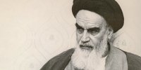 عکس | تصویری مهم از امام خمینی (ره) بدون عبا و عمامه؛ امام با پالتوی بلند