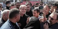 عکس | جلوگیری پزشکیان از مداخله یکی از همراهان در مواجهه با گلایه‌های یک زن