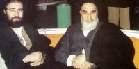 عکس | لبخند امام خمینی در یک دیدار ویژه؛ مهمان خارجی که بود؟ رفتار صمیمانه حاج سید احمد خمینی با مهمان خارجی