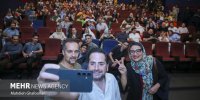 اکران مردمی فیلم سینمایی «خجالت نکش» در مشهد