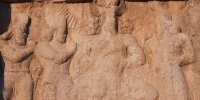 سرنوشت پرتاب ترقه به‌نقش برجسته سراب بهرام