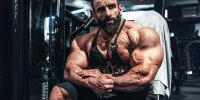 عکس‌| فیگور خاص هادی چوپان در تخت جمشید