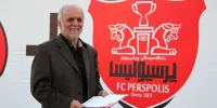 عکس| جام قهرمانی پرسپولیس در دستان دختر خوردبین