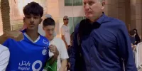 عکس| عکس یادگاری گاریدو با یک استقلالی پس از باخت به السد!