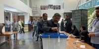 وزیر فرهنگ و ارشاد رای خود را به صندوق انداخت