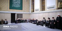 عکسی از علم الهدی و پدر آیت‌الله آل هاشم در مراسم بزرگداشت شهدای خدمت در محضر رهبری