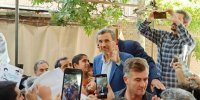محمود احمدی نژاد: درحال جمع بندی نهایی برای کاندیداتوری هستم /علیه هیچکسی نیستم /قدرت از آب بینی بز مریض بی ارزش تر است/آینده خیلی خوب و عالی است