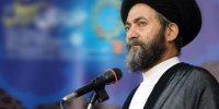 انتقاد بدون تعارف یک امام جمعه از کاندیداتوری ۸۰ نفر در انتخابات ریاست جمهوری /دنیا ما را استهزاء می کند