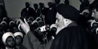 تصویر دیده نشده از رهبر انقلاب با دست مجروح و آسیب دیده