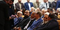 عکسی متفاوت از ابراز ارادت مسعود پزشکیان به ناطق نوری /اسحاق جهانگیری هم بود