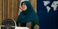 تصاویری از ژست های خانم سخنگو در جمع اهالی رسانه
