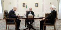 کنایه روزنامه اصولگرا به سران قوا: عکس یادگاری می گیرید و وحدت خود را نشان می دهید اما بعدا در رسانه ها به همدیگر طعنه می زنید