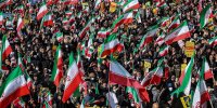 جشن ۴۶سالگی انقلاب در خیابان‌های ایران/همه آمده بودند؛ از سردار قاآنی، ناطق نوری و روحانی تا فرزند رهبری/ مذاکرات ایران و آمریکا بحث داغ سیاسی شد/جدول