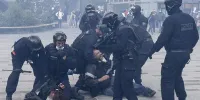 ببینید | لحظه ورود پلیس ضد شورش برای متفرق کردن دانشجویان در پاریس