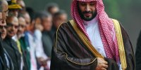 عکس | تصویری متفاوت از بن سلمان با یک عینک عجیب!