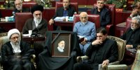 چهره های غمگین در مراسم بزرگداشت شهید رئیسی در مجمع تشخیص مصلحت + تصاویر | از محسن رضایی تا مصطفی میرسلیم