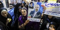 قالیباف در میان زنان و مردان عشایر اهواز | شعارهای روی پلاکاردها را ببینید | تصاویر