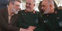 اجتماع بزرگ مقامات لشکری و کشوری در حرم رضوی | از مشت های گره کرده فرمانده سپاه و فرمانده سپاه قدس تا حضور مداح معروف ...