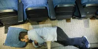 حاشیه های دیدنی از حضور خبرنگاران در ستاد انتخابات کشور | تصاویر
