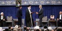 قابی زیبا و متفاوت در حاشیه مراسم تنفیذ | عکس