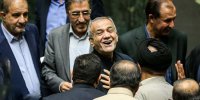 قابی جالب از لحظه خوشحالی پزشکیان | عکس