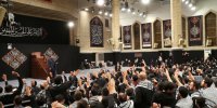 تصاویری از حاشیه‌ مراسم اربعین در حسینیه امام خمینی (ره)  | دستنوشته جالب دانشجویان خطاب به رهبر انقلاب