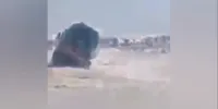 سقوط وحشتناک کامیون نفت‌کش در ‌رودخانه بندر خمیر