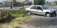 تصاویر لحظه چپ کردن پژو ۴۰۵ به خاطر لجبازی راننده‌ها + ویدئو | رانندگی حادثه‌ساز اتوبوس و پژو را ببینید