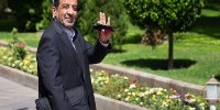 عزت‌الله ضرغامی دست به اسلحه شد + فیلم | واکنش اطرافیان را ببینید