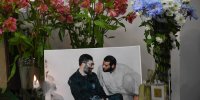 حضور رئیس دفتر نظامی فرمانده کل قوا در منزل شهید زاهدی برای ابلاغ سلام رهبر معظم انقلاب | ویدئو