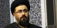 حضور نوه کوچک امام پای صندوق رای | ویدئو