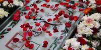 حضور گسترده زائران مزار سردار سلیمانی در روز برفی + ویدئو