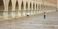 قابل توجه مسافران و شهروندان اصفهانی؛ از توقف در بستر زاینده رود خودداری کنید 