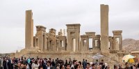 شیراز بالاتر از اصفهان، یزد و تهران | گردشگران نوروزی امسال کدام شهرها را انتخاب کردند | حافظیه، تخت جمشید و سعدیه رکورد شکستند؟